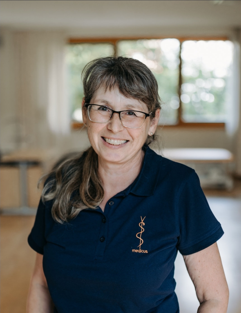 Ruth Linder, Osteopathin in Wien, in ihrer Praxis